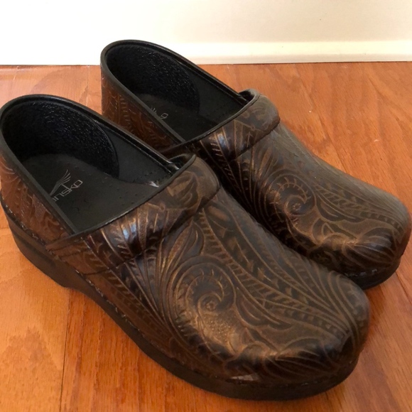Dansko Shoes - Dansko Professional Brown Work Clogs Size 9